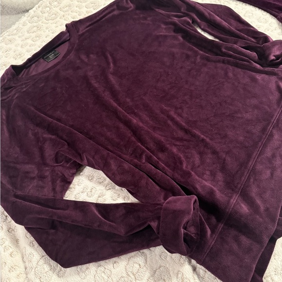 32 DEGREE Rich Purple Velvet Top and Bottom Pajama Set / Loungewear - Picture 6 of 9